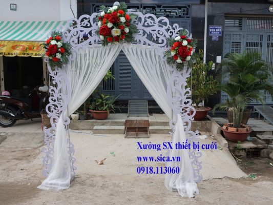 Cổng cưới phối bông với hoa văn CNC tinh tế
