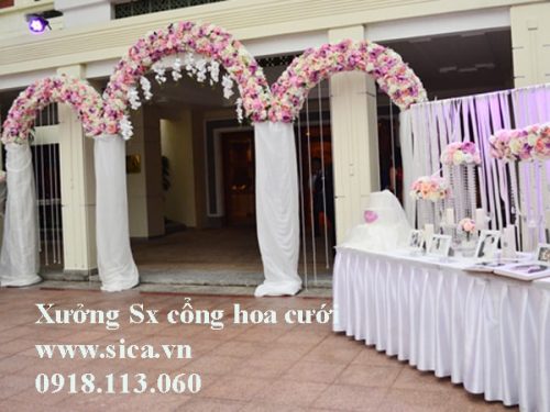 Hoa giả làm cổng cưới