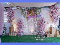 Trang trí tiệc cưới bằng tấm phông tươi hồng hiện đại