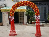 Mua cổng hoa màu đỏ