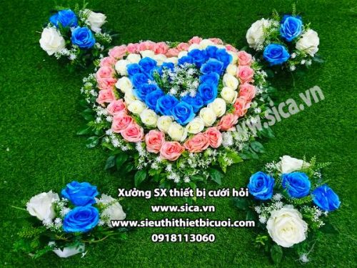 Mẫu kết hoa trang trí trái tim cho xe hoa cô dâu